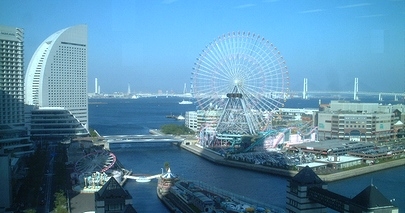 窓からはみなとみらいや横浜港が一望できる