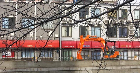 黄金町から売春が一掃されたが、その代償として人の往来も途絶えた