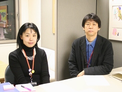 横浜美術館学芸教育グループの庄司尚子さんと関淳一さん