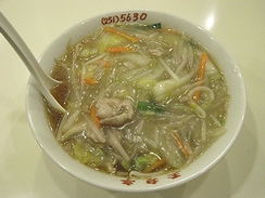 「サンマー麺」発祥の店と言われる「玉泉亭」のサンマー麺