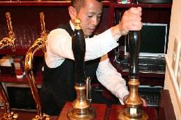 産地まで足を運び原料から厳選するという