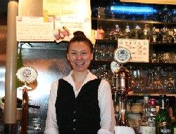 三代目となる女性バーテンダー澤田歩さん
