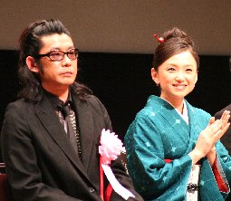 助演賞を受賞した永瀬正敏さんと永作博美さん