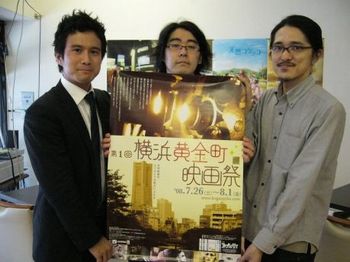 右から映画祭実行委員長の渡辺国寿さん、ジャック＆ベティ支配人の梶原俊幸さん、カーボンフリーコンサルティングの池田陸郎さん