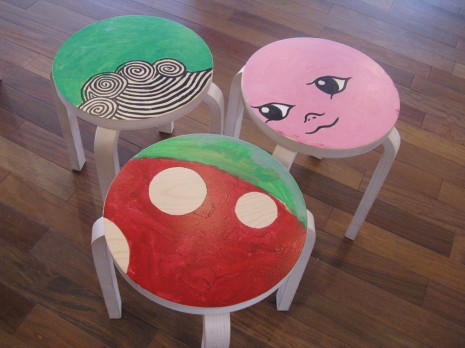 カティアさんと子供たち共同制作のスツール