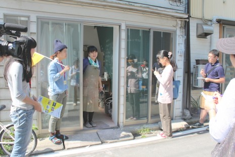「黄金町バザール2015」制作現場ツアー