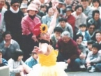 「闇市」精神がルーツ?
横浜の一大イベント「野毛大道芸」事情