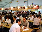 昨年は32.5万人の来場者を集め、ジョッキ45,658杯相当のビールを消費した