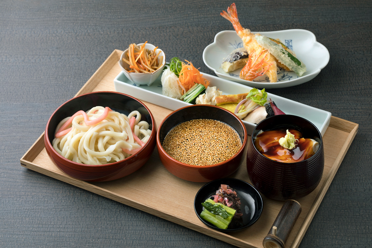京料理のひとしなとして 懐石椀 のように仕立てるおうどん 横浜 京菜や ヨコハマ経済新聞